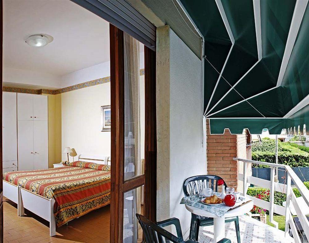 Hotel Michela Marina di Massa Luaran gambar